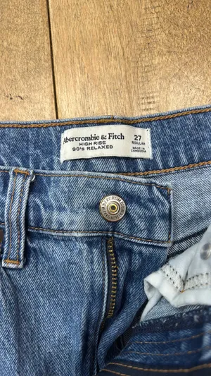 Abercrombie High-Rise Jeans 90s Relaxed thumbnail 2