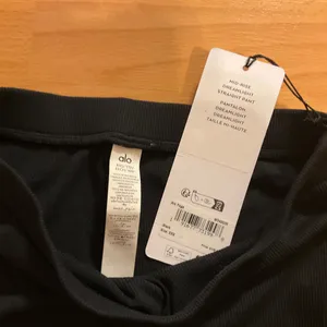 Alo Yoga Mid-Rise Dreamlight Straight Pant Black XXS thumbnail 3