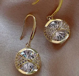 Boutique BRAND NEW-GOLD PLATED CRYSTAL DROP EARRINGS So elegant and beautiful, brand new, never worn thumbnail 3