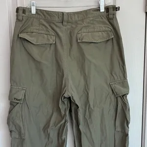 Aritzia TNA Surplus Cargo Pants Olive Green Wide Leg High Rise Women 10‎ 109819 thumbnail 7