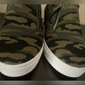 Steve Madden Green Camo High-Top Wedge Sneakers thumbnail 7