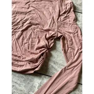 Halara NWOT Womens Long Sleeve Ruched Side Crop Top Pink Viscose Blend Small thumbnail 2
