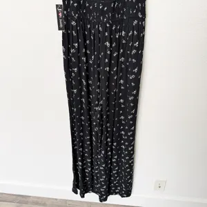 [Justify] Black Puff Sleeve Smocked Floral Print Wide Leg Jumpsuit NWT Sz Large thumbnail 6