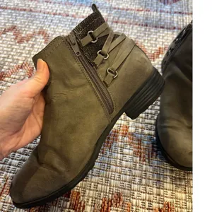 WHITE MOUNTAIN | Women's‎ Grey Suede Side Zip Ankle Booties thumbnail 3