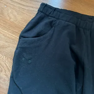Under Armour Medium Black Pants thumbnail 2