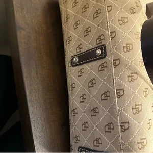 Dooney & Bourke East West Tote Signature Quilt Tan & Brown‎ Stitching EUC thumbnail 10