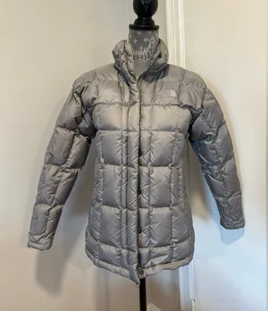THE NORTH FACE Women’s Sz: XS Puffer Jacket Silver Goose Down Fill Quilted. thumbnail 1