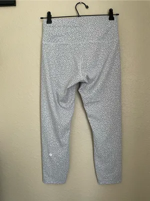 Lululemon Wunder Train High Rise Crop Size 8 Leopard Daisy Starlight Multi Gray thumbnail 10