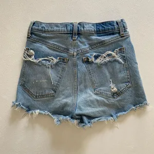 Abercrombie & Fitch High Rise Mom Shorts 26 / 2 Distressed Denim Cutoff Light Wa thumbnail 2