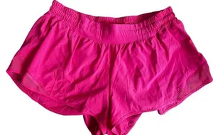 LULULEMON Hotty Hot Low-Rise Lined Short 2.5" Lip Gloss size 12 Run Gym Yoga thumbnail 1