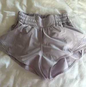 Lululemon Hotty Hot Short 2.5” thumbnail 1