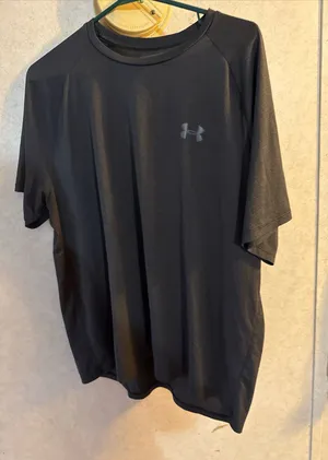 Under armour shirt  thumbnail 1