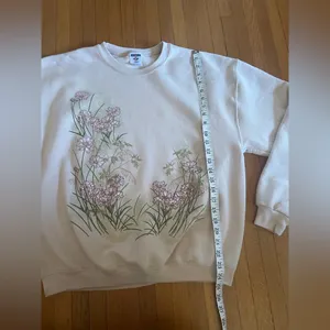 Jerzees Vintage Bleeding Heart Beige Sweatshirt, Size L thumbnail 3