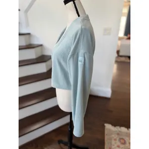 Alo Light Blue Ribbed Fleece Material Cropped Button V-Neck Long Sleeve Cardigan thumbnail 3