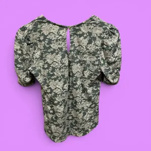 Cute Lucky Brand forest green tattoo floral print puff sleeve v-neck top cotton thumbnail 2