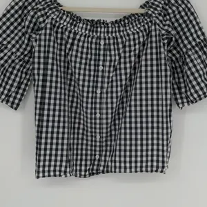 Abercrombie & Fitch Top Women’s S Black White Gingham Off Shoulder Bell Sleeve thumbnail 4