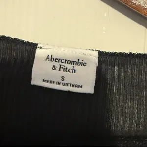 ABERCROMBIE AND FITCH‎ Long Sleeve Tee Tank Built In Black size Small thumbnail 3