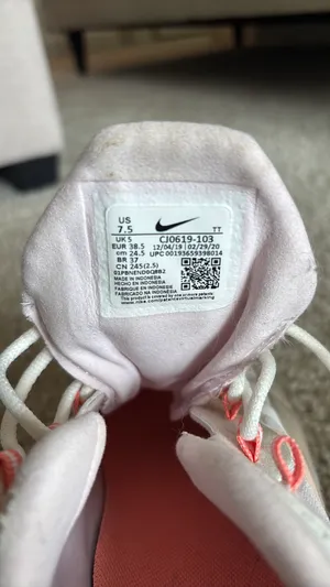 Nike Air 270 React Women’s Sneakers thumbnail 5