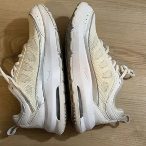Nike Air Max AP Sneakers Womens 8 White Silver CU4870-102 Running Shoes Gym thumbnail 9