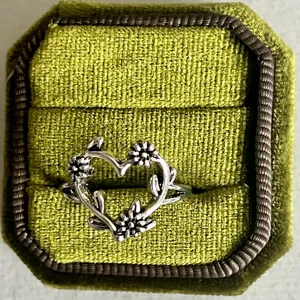 Titanium Steel Silver Flowering Vines Heart Ring Size 8 thumbnail 2