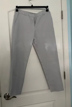 Jones New York Gray capris thumbnail 1