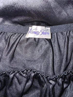 Vanity Fair Vintage Half Slip Large Black Lace Trim Side Slit Nylon Elegant 70s thumbnail 2