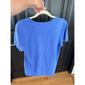 Patagonia woman's logo‎ shirt size medium thumbnail 2