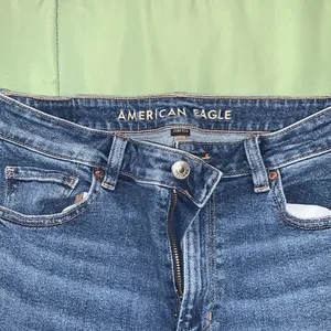 American Eagle Mom Jeans thumbnail 4