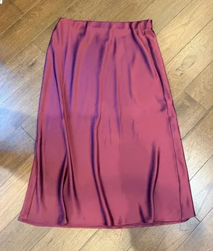 Zara Satin Midi Skirt in Wine Size Large - C30-123 thumbnail 1