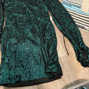 NEW! LUCY IN THE SKY Sequins Dress in Emerald Green M‎ thumbnail 10