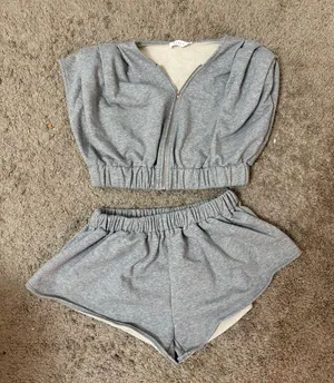 Cropped Sweatshirt And Shorts Set Size L thumbnail 1