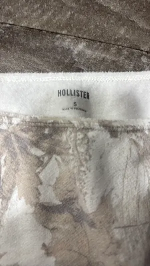 Hollister Long Sleeve thumbnail 3