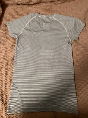 Lululemon Swiftly Tech Short Sleeve thumbnail 4