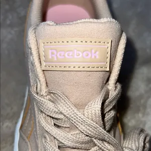 Reebok Tan‎ Suede Sneakers Modern Minimalist Design thumbnail 12