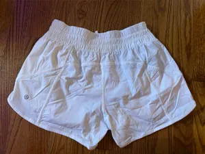 Lululemon Shorts Hotty Hot White thumbnail 2
