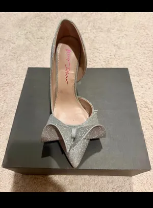 Gianni Bini Quincy Platform Pumps in Bone Blanc thumbnail 3