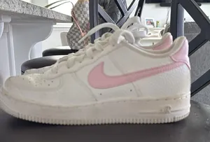 Nike Air Force 1 thumbnail 1