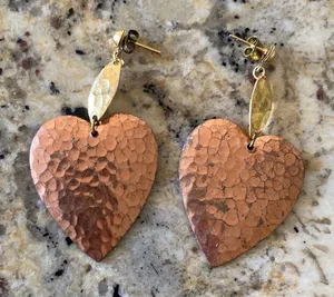 Copper‎ stamp out heart drop post earrings thumbnail 1