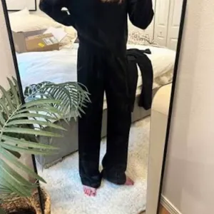Aritzia Babaton Plisse Crinkled Satin Pull-On Pants Black Size Small thumbnail 2