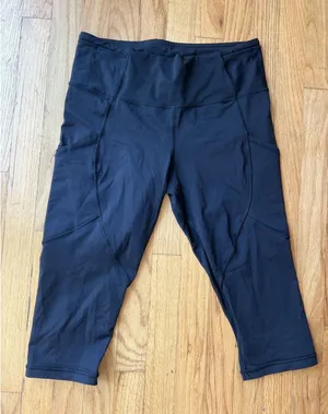 Lululemon Pants 10 black crop‎ leggings Reflective mesh back panel Athletic thumbnail 1