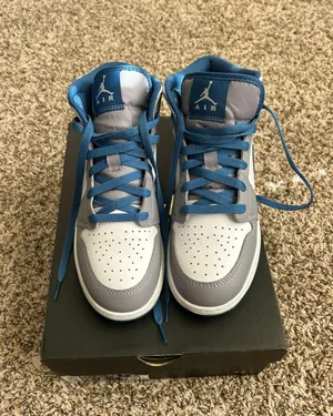 Nike Air Jordan 1 Retro Mid ‘True Blue’ thumbnail 1