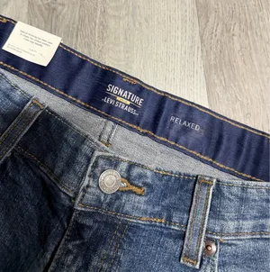 Signature Levi Strauss relaxed jeans thumbnail 3