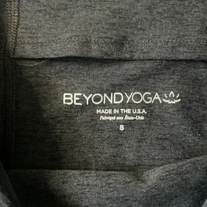 Beyond Yoga Charcoal Grey / Black Leggings Size Small thumbnail 2