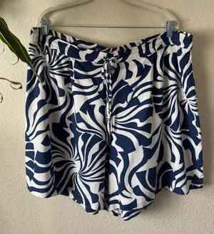 Vince Camuto Navy and White Printed Women's Shorts thumbnail 1