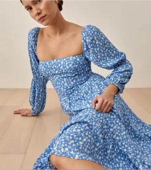 Reformation dress size 6 flattering silhouette, accentuated by the puff sleeves thumbnail 1