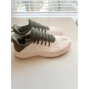 APL Techloom Tracer Women’s Size 6 Athletic Propulsion Labs Sneakers Shoes White thumbnail 2