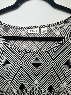 Cato Women's Black and White Geometric Print Tunic Top with Sheer Hem Size XL thumbnail 2