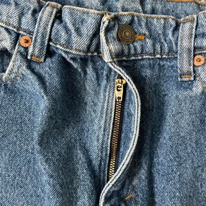 Levi’s Mid Wash High Rise Denim Mom Jean thumbnail 6