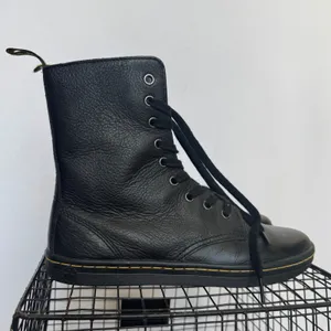 Dr. Martens Stratford Black Leather Floral Fold Down Boots Women’s 8 EU 39 thumbnail 3
