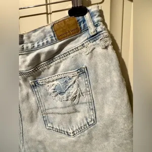 American Eagle Baggy Mom Short Distressed Denim Shorts thumbnail 5